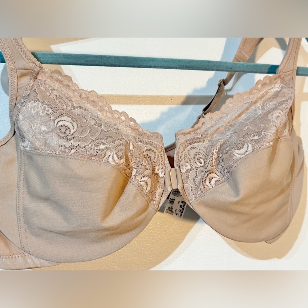 Glamorise Bra front closure underwire thick shoulder straps size 46C - Picture 2 of 6